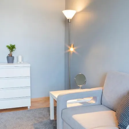 Apartment Close To Everywhere, Parking ! Happy Apartment Old Town & Main Station *