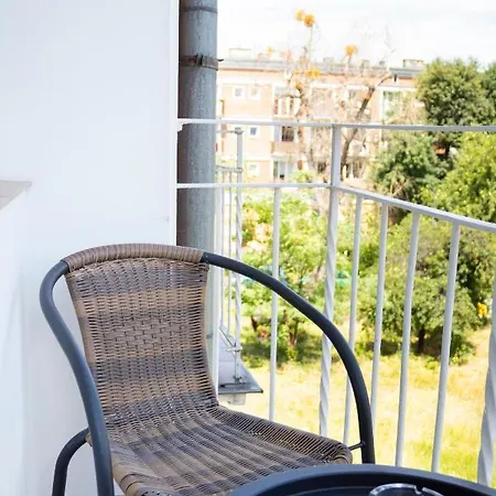 Apartment Close To Everywhere, Parking ! Happy Apartment Old Town & Main Station *