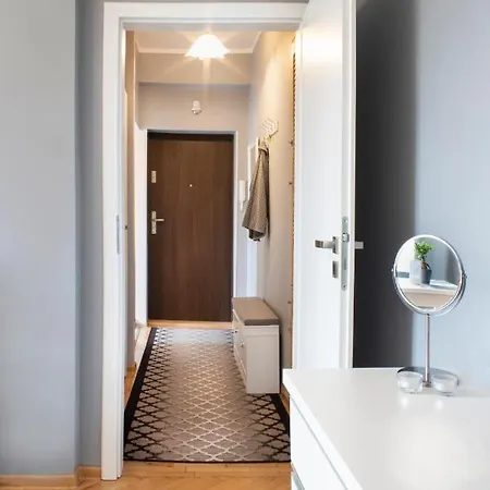 Close To Everywhere, Parking ! Happy Old Town & Main Station * גדנסק