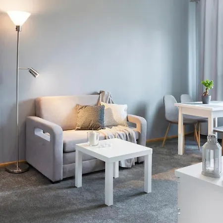 Close To Everywhere, Parking ! Happy Old Town & Main Station *