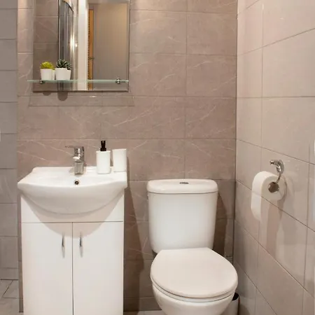 Close To Everywhere, Parking ! Happy Apartment Old Town & Main Station
