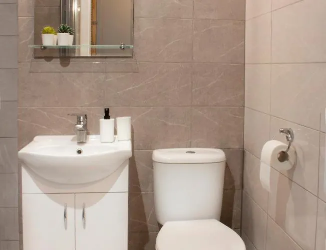 Close To Everywhere, Parking ! Happy Old Town & Main Station